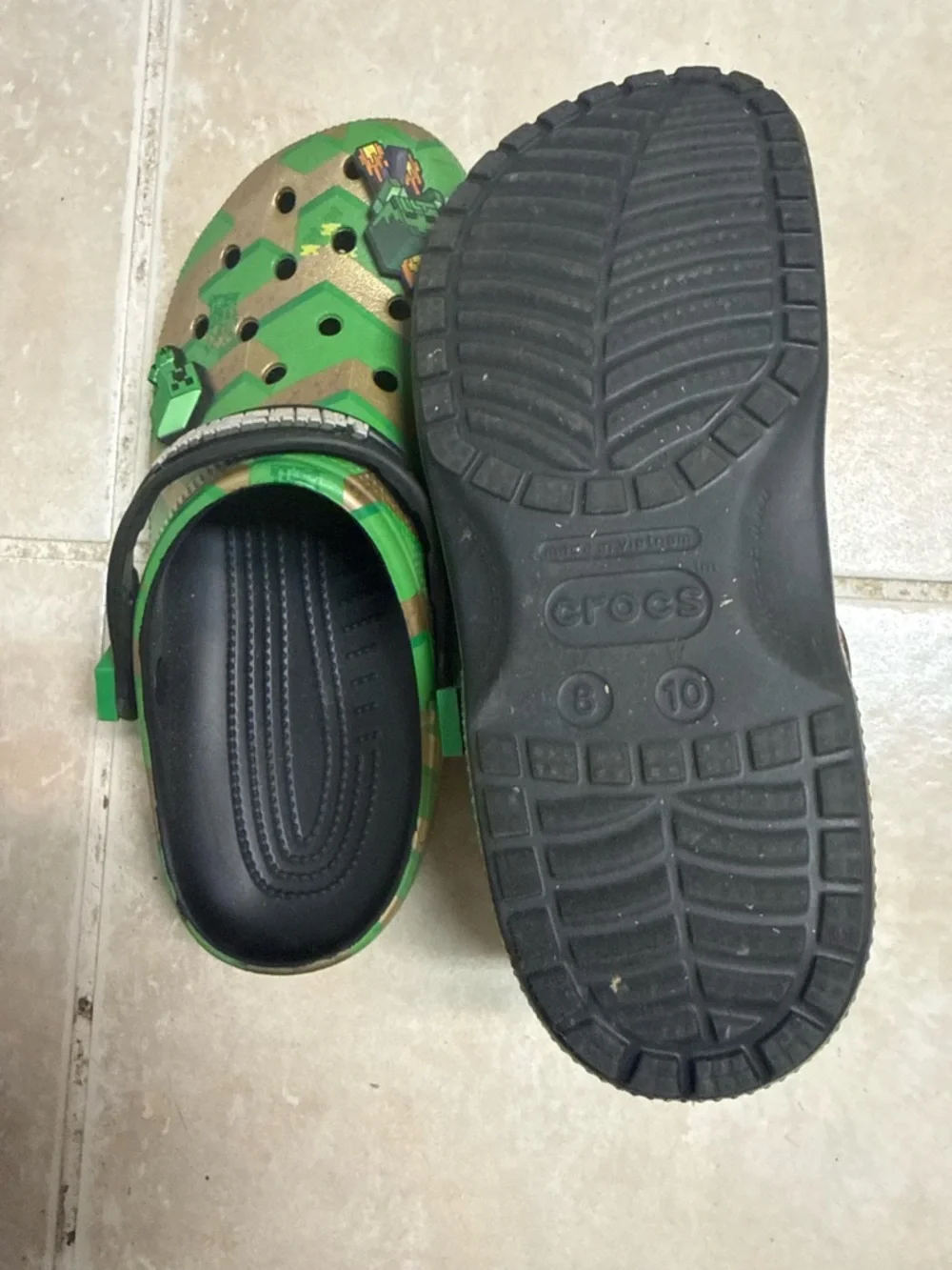 Men Green Crocs Sandals with Minecraft Accents Size 9/10